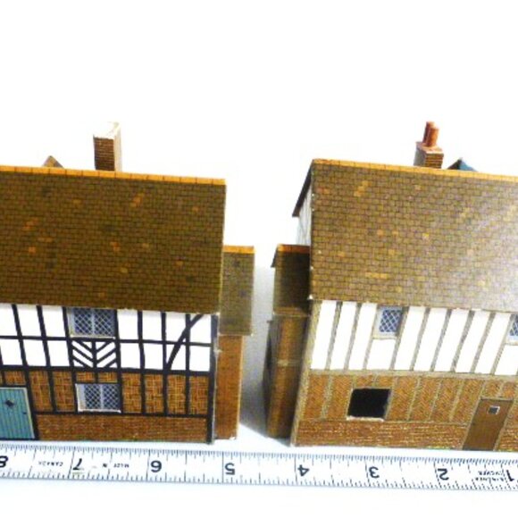 8 House MODEL BUILDINGS 1.75 - 4.5" High Railroad Model Train Set Model Kit - Picture 14 of 16